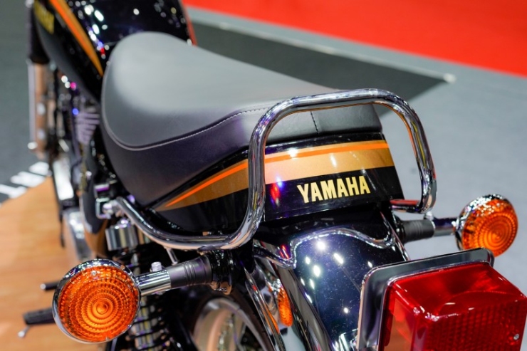 Phát mê xế nổ cổ điển Yamaha SR400 Limited Edition - 7