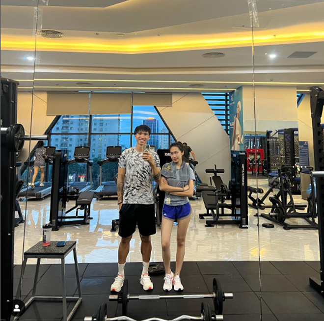 Đoàn Văn Hậu và Doãn Hải My cùng nhau tới phòng tập vào cuối tuần
