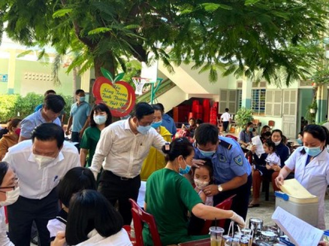 Giáo dục - du học - Lãnh đạo TP Nha Trang nói về việc học trực tuyến nếu tỉ lệ tiêm vaccine COVID-19 thấp