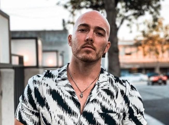 Người đàn ông theo&nbsp;theo chế độ ăn toàn thịt, nhất là thịt sống, không ăn rau, không ăn đồ ăn chế biến và không hấp thu đường. Ảnh: Pauly Long