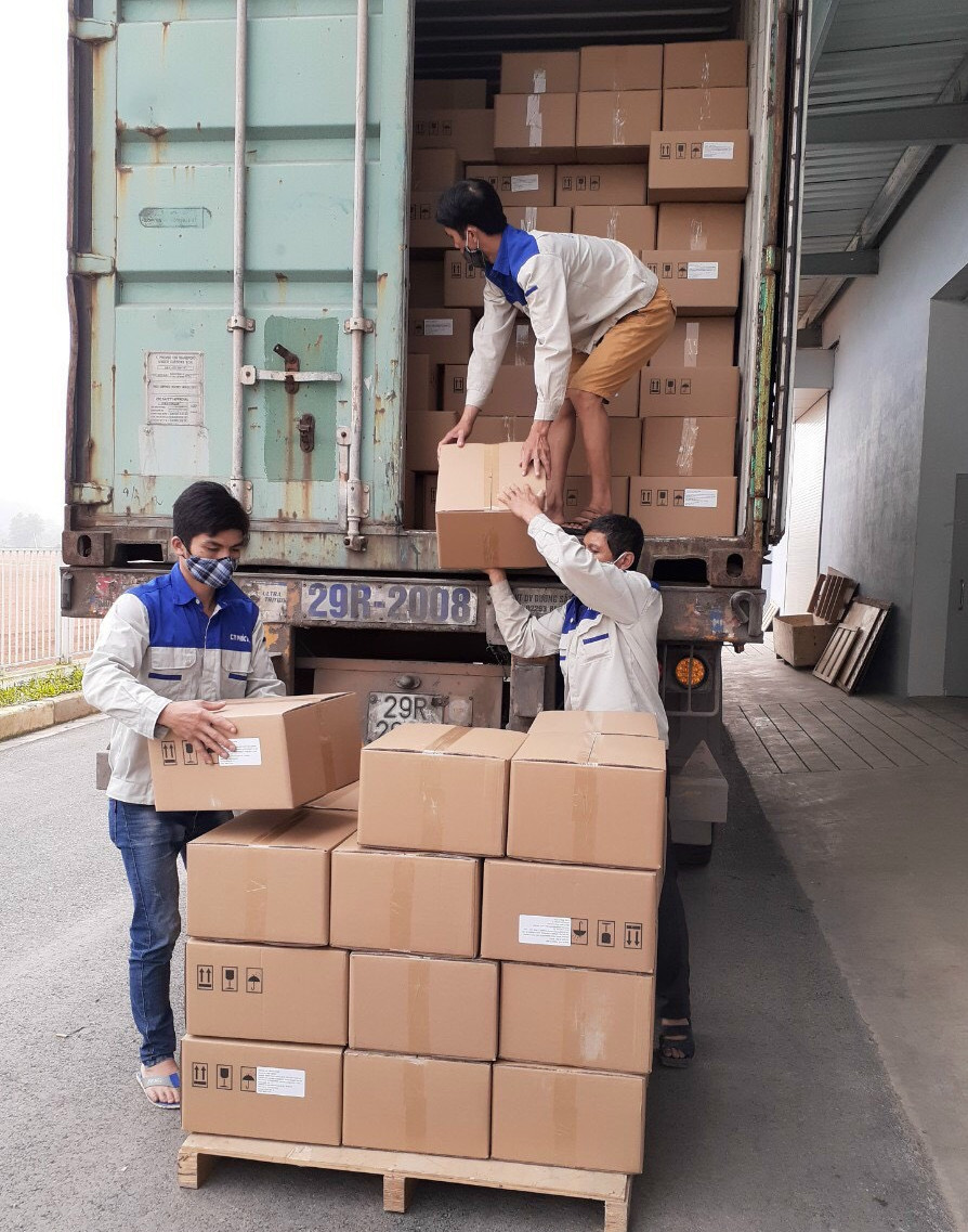 Hàng nhập khẩu từ các nước - Ảnh Haka