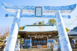 Du lịch - Ngôi đền 363 tuổi ở Nhật nổi tiếng với cổng bằng sứ trắng