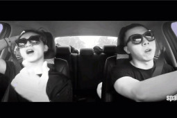 Nhạc - MV nhạc chỉ tốn 50 nghìn tiền xăng và 2 hộp cơm tấm của sao Việt có thành tích bất ngờ