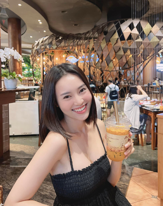 Có thời điểm Lan Ngọc khiến fan lo lắng vì gầy guộc nhưng hiện tại cô nàng đã kiểm soát được cân nặng theo ý muốn.

