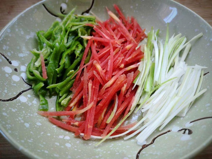 Trời nóng nực làm món gà xé phay đơn giản mà cực kỳ ngon miệng - 4