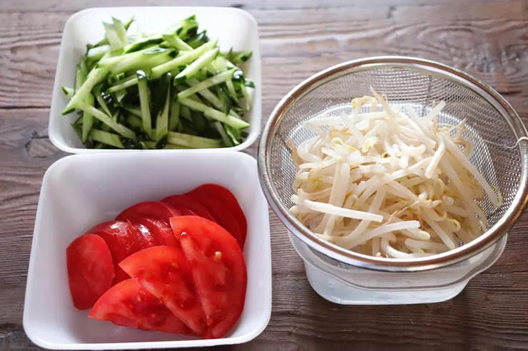 Sợ ức gà ăn khô và dai, thử ngay công thức món salad này, vừa thanh đạm vừa ít calo - 4