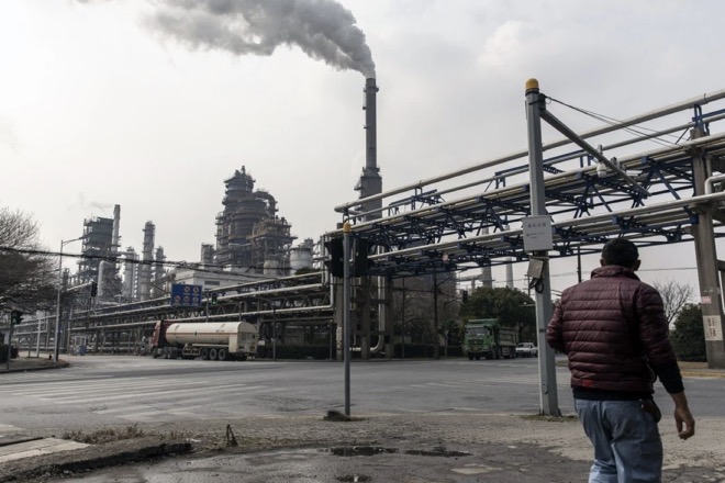 Trung Quốc tăng nhập khẩu than và dầu thô từ Nga bất chấp nhu cầu về năng lượng giảm.