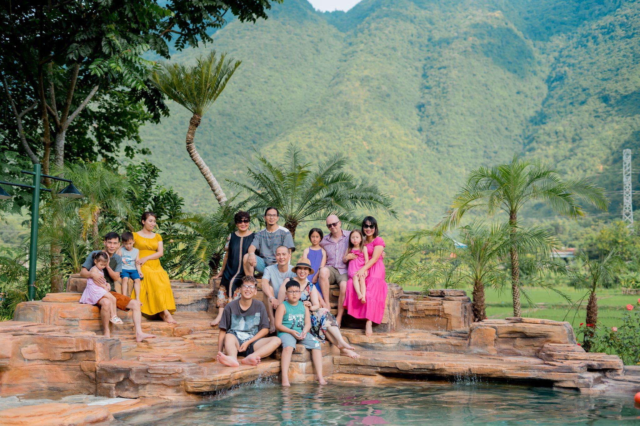 Sol Bungalows Resort phù hợp với cả khách gia đình, nhóm bạn trẻ hoặc những công ty tìm địa điểm team building ý nghĩa