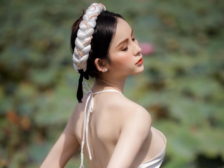 Làm đẹp - "Tiên nữ Đắk Nia" có vẻ đẹp "mãi không chịu lớn", da trắng dáng đẹp hút hồn