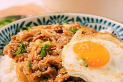 Ẩm thực - Cách làm cơm bò Gyudon kiểu Nhật đơn giản mà ngon