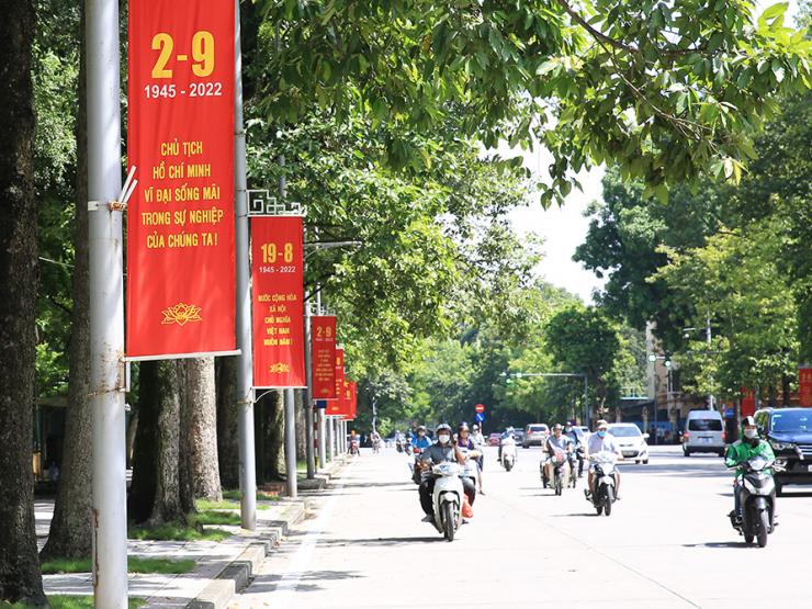 Tin Hà Nội - Hà Nội rộn ràng không khí chào mừng những ngày lễ lớn