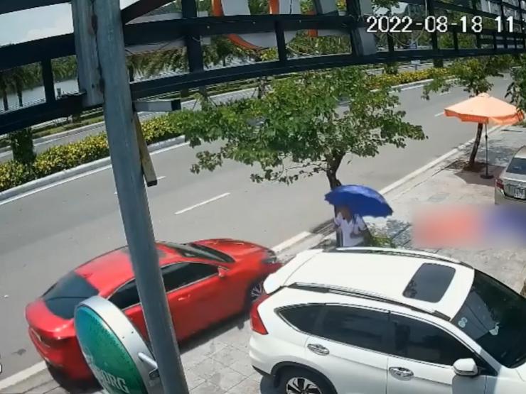 Ô tô - Clip: Pha đón khách đi vào "lòng đất" của tài xế