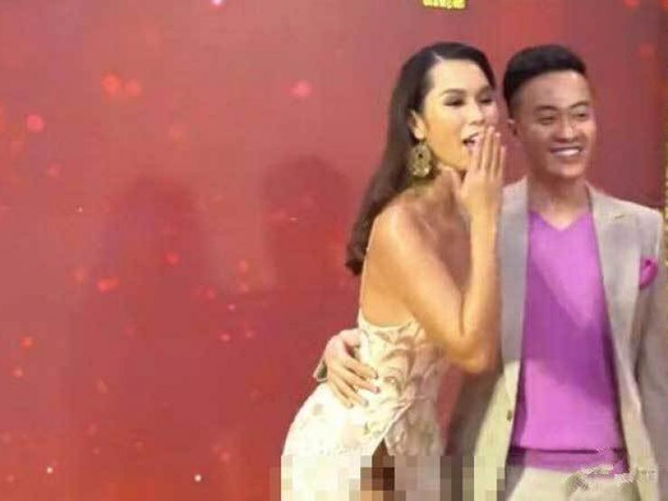 Thời trang - Những lần ăn vận "gây bão" khi livestream, đi thảm đỏ của Hà Anh