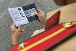 Tin tức trong ngày - CSGT nói về giấy phép lái xe quốc tế "không có giá trị" ở Việt Nam