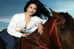 Nhạc - Diệp Lâm Anh, gái xinh gây bão MXH khi cưỡi ngựa ướt sũng dưới mưa