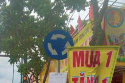 20 ngày nữa mới đến Trung Thu, nhiều điểm bán bánh đã khuyến mãi mua 1 tặng 1