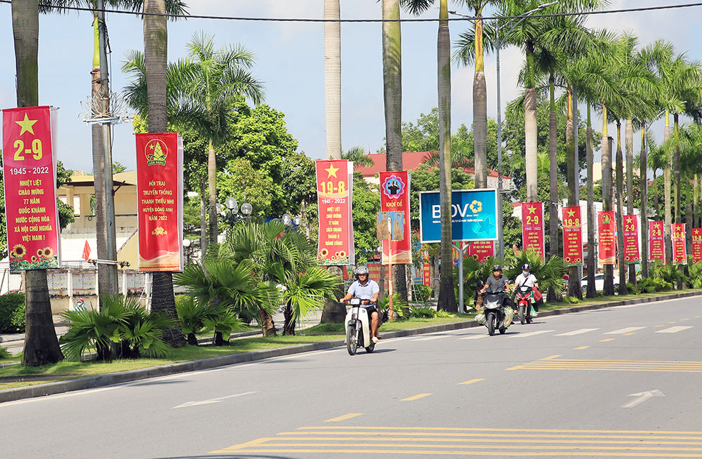 Hà Nội rộn ràng không khí chào mừng những ngày lễ lớn - 12