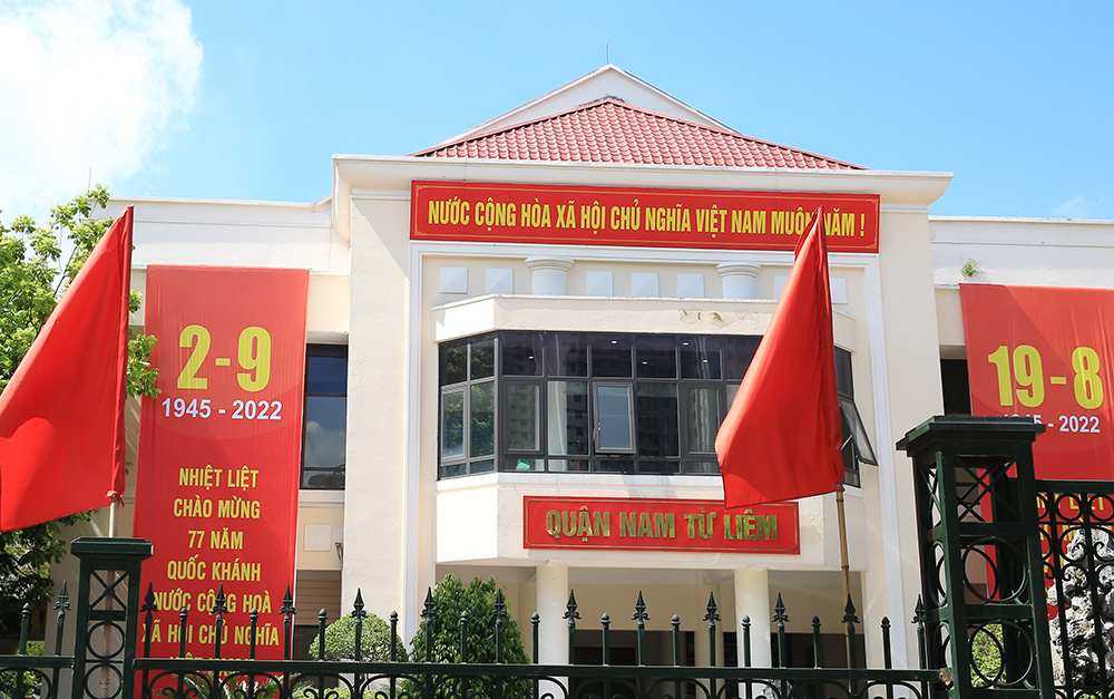 Hà Nội rộn ràng không khí chào mừng những ngày lễ lớn - 9