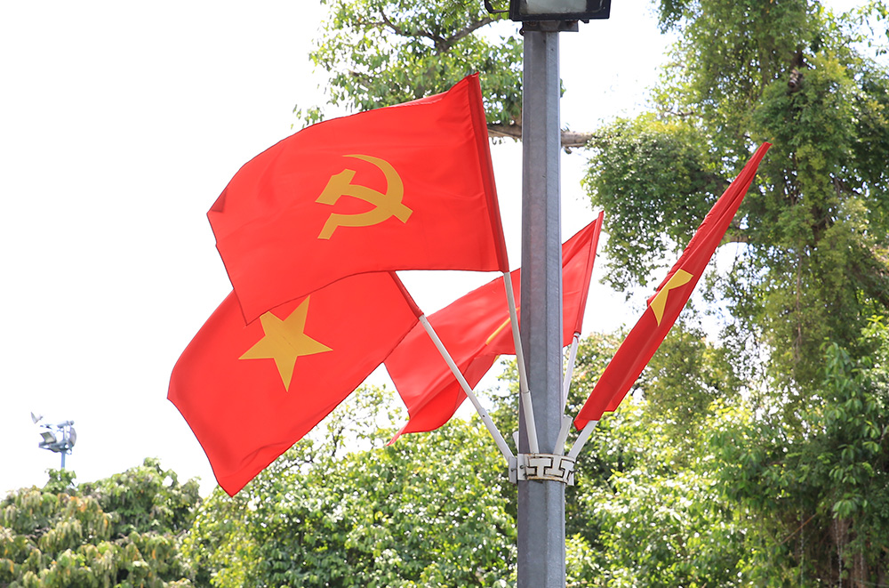 Hà Nội rộn ràng không khí chào mừng những ngày lễ lớn - 3