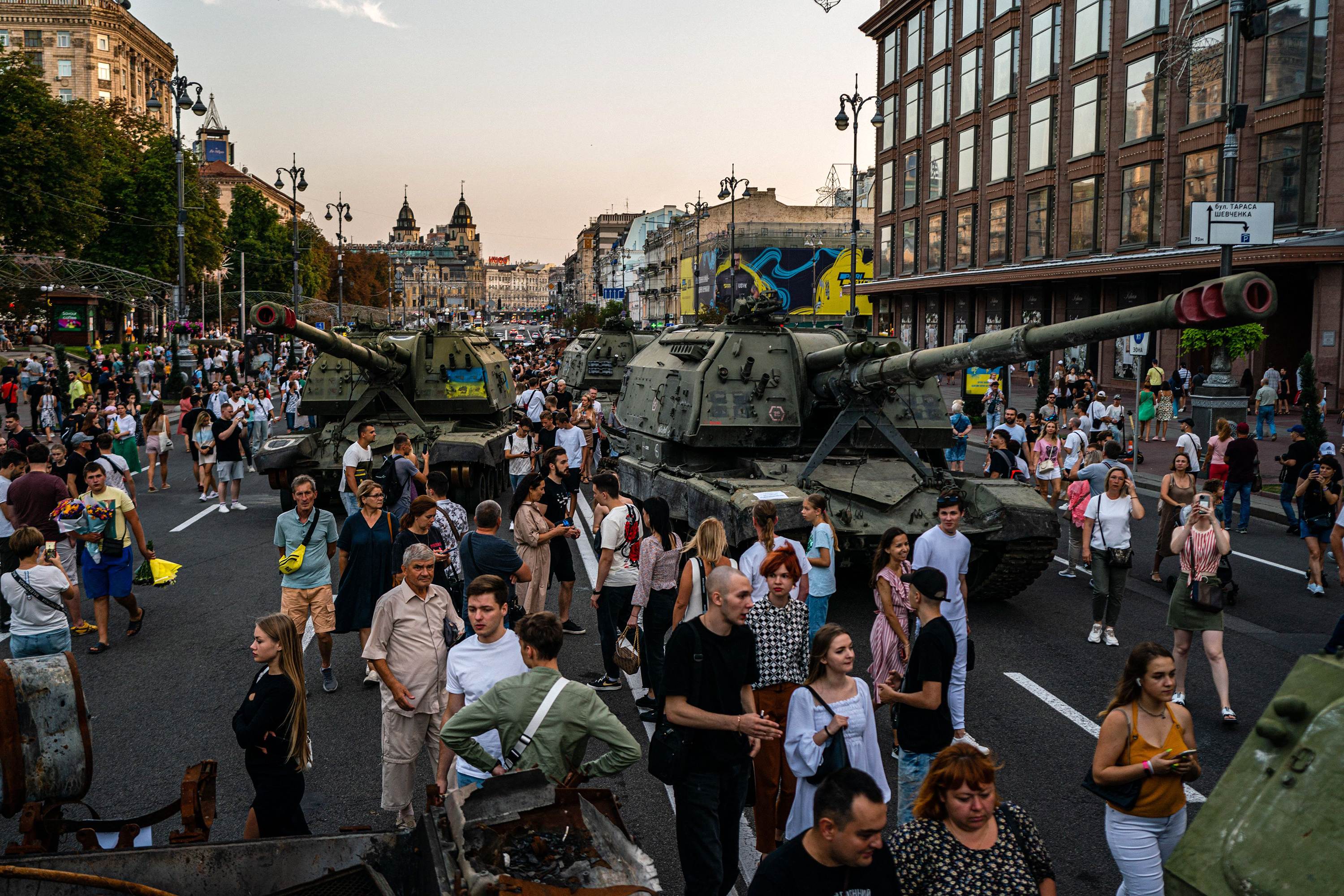 Người dân ở Kiev ra đường giữa xung đột Nga – Ukraine (ảnh: Pravda)