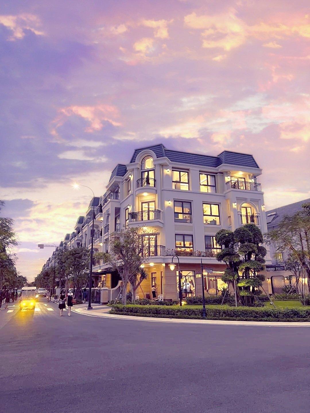 Hình ảnh thực tế dãy nhà đã hoàn thiện và sẵn sàng bàn giao cho khách hàng trong năm 2022