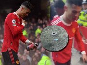 Bóng đá - Tin mới nhất bóng đá trưa 23/8: Mẹ của fan nhí Ronaldo ném điện thoại định kiện