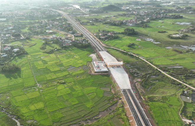 Tỉnh Quảng Ninh dự kiến ngày 1-9 tới sẽ thông xe toàn tuyến cao tốc Hạ Long - Vân Đồn - Móng Cái