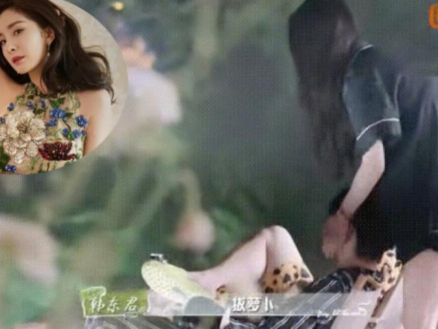 Đời sống Showbiz - Dương Mịch bị chỉ trích vì động chạm quá đà với trai trẻ