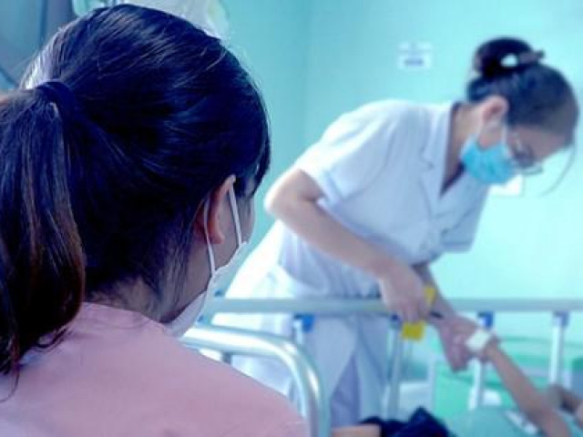 Tin tức trong ngày - Tình trạng quá tải bệnh nhân tại Trung tâm Ung thư Bệnh viện Nhi Trung Ương