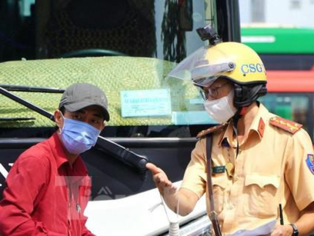 Tin tức trong ngày - TPHCM: CSGT vào bến xe kiểm tra đột xuất nồng độ cồn, ma túy đối với tài xế