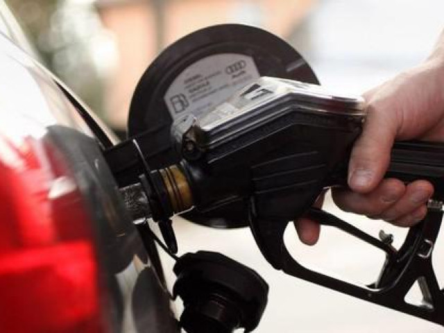 Giá xăng dầu đột ngột tăng trở lại