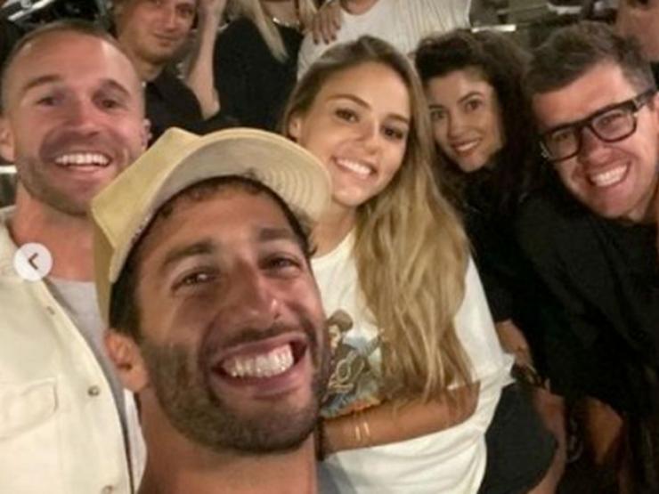 Thể thao - Thua đường đua thắng đường tình, sao F1 "trói tim" sinh viên đẹp như hoa hậu