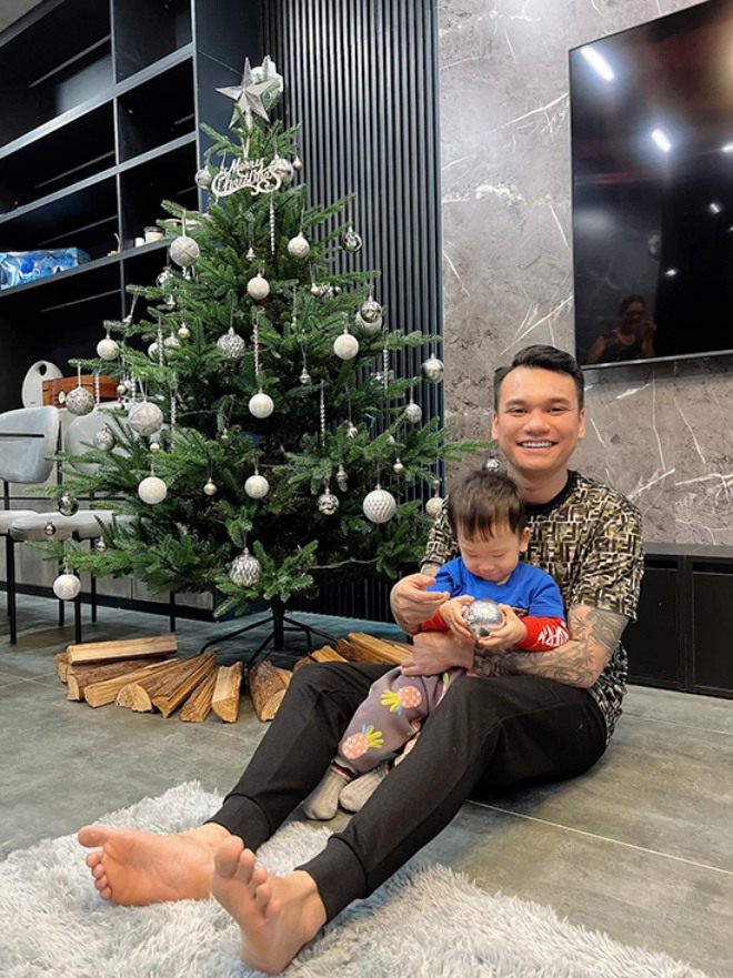 Ngắm biệt thự độc đáo của nhạc sỹ nổi tiếng, từng là ca sĩ đi hát "chuồng gà" với giá 20.000đ/bài - 2