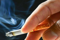 Tin tức trong ngày - Phạt nguội người vi phạm hút thuốc lá nơi công cộng