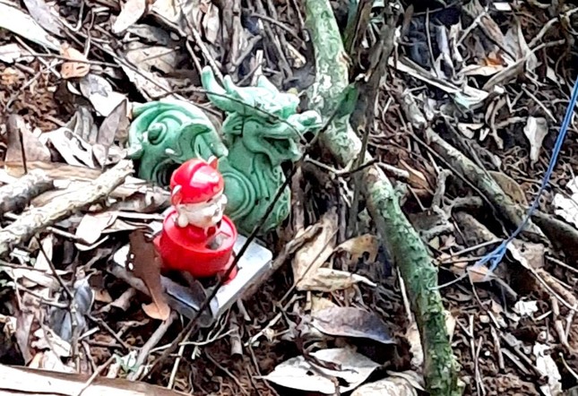 Một số hiện vật mang tính tâm linh của nạn nhân