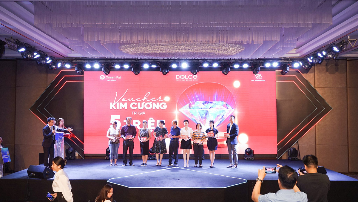Voucher kim cương 5.000.000vnđ cho khách hàng tại sự kiện của Dolce Penisola
