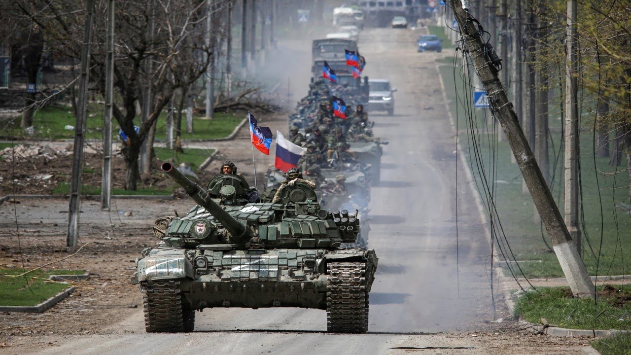 Xe tăng Nga ở miền nam Ukraine (ảnh: CNN)