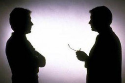 Bạn trẻ - Cuộc sống - Bố vợ tương lai hỏi con rể hỏi về một cô gái, vài phút sau anh ta xỏ giày biến mất khỏi nhà ngay trước thềm đám cưới