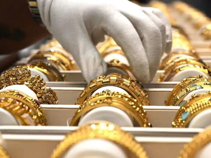 Kinh doanh - Giá vàng hôm nay 25/8: "Rón rén" vừa tăng vừa nghe ngóng thông tin mới