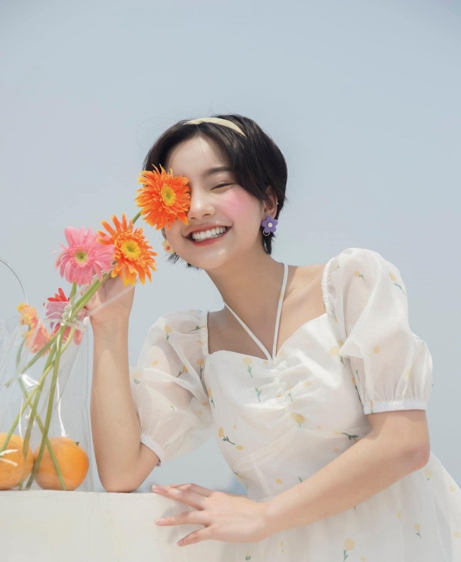 Không chỉ sở hữu nhan sắc&nbsp;cuốn hút, Thu Hà còn được khen ngợi bởi vóc dáng thanh mảnh, vòng eo con kiến. Dù không sở hữu chiều cao nổi trội như nhiều người nhưng Thu Hà vẫn là cái tên được nhiều thương hiệu "chọn mặt gửi vàng" bởi vẻ đẹp trong trẻo.&nbsp;
