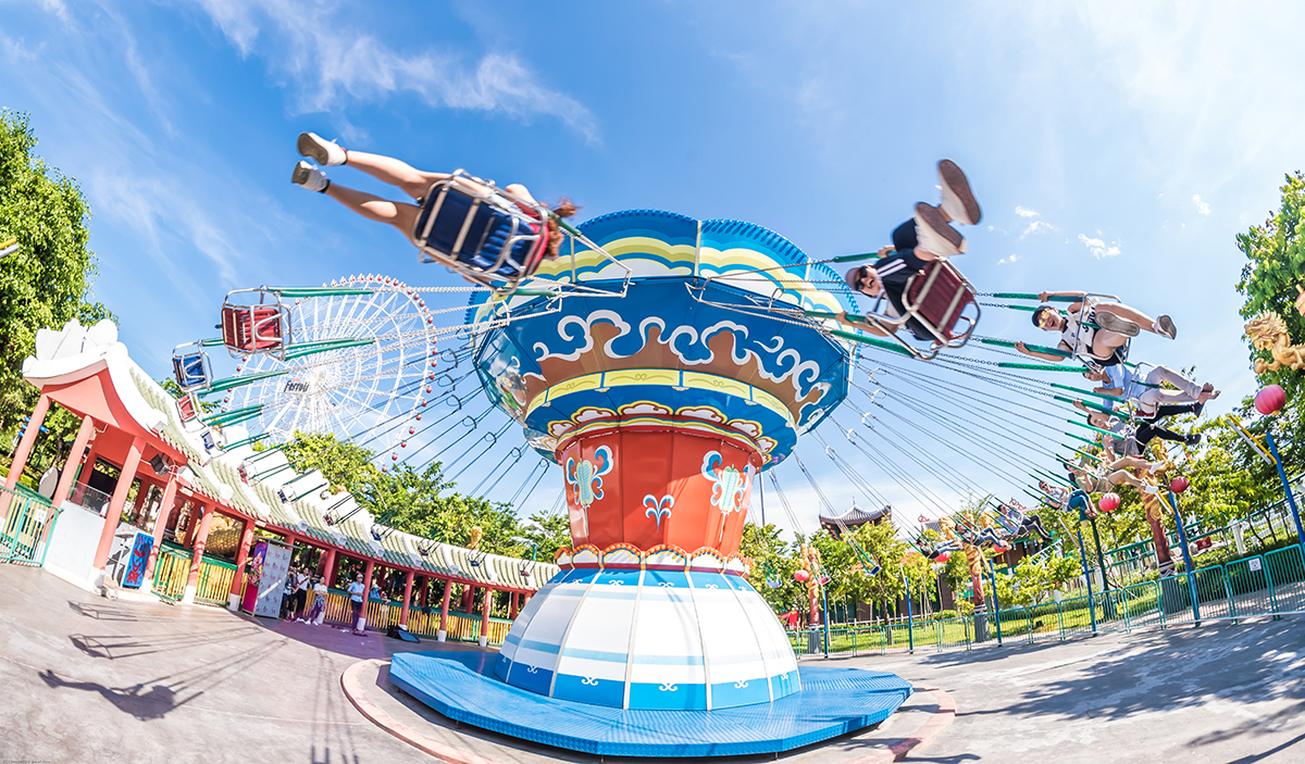 Công viên Châu Á nằm tại trung tâm thành phố với hơn 20 trò chơi là điểm đến thích hợp cho cả gia đình.