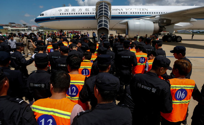 Campuchia trục xuất các nghi phạm người Trung Quốc trong một đường dây lừa đảo vào năm 2017.