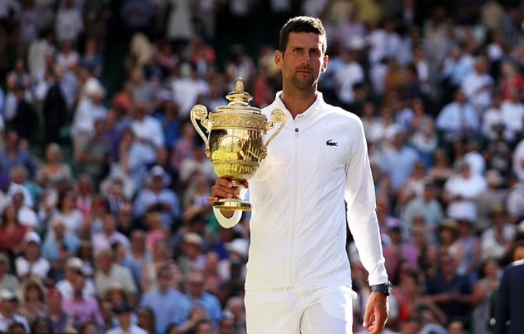 Djokovic bị mắng vì "cố đấm ăn xôi"