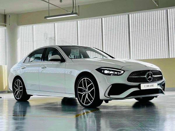 Bảng giá xe Mercedes C300 AMG tháng 9/2022 cùng đánh giá chi tiết - 1