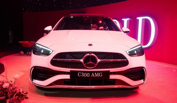 Bảng giá xe Mercedes C300 AMG tháng 9/2022 cùng đánh giá chi tiết - 3
