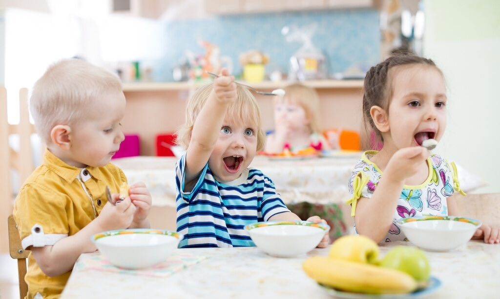 Bổ sung vitamin D3, K2 sát bữa ăn giúp tăng khả năng hấp thu