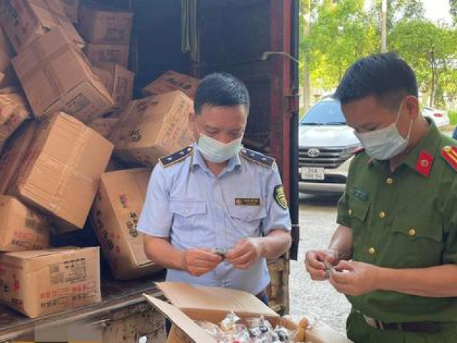 Thị trường - Tiêu dùng - Lào Cai: Thu giữ số lượng bánh dẻo "khủng" nhập lậu