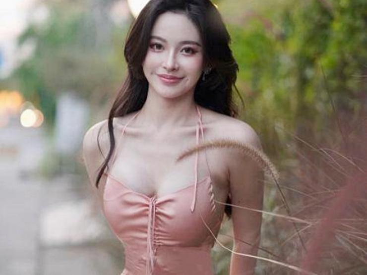 Hoa hậu Thế giới Trung Quốc 2022 xinh như mộng bị tố khai man bằng thạc sĩ