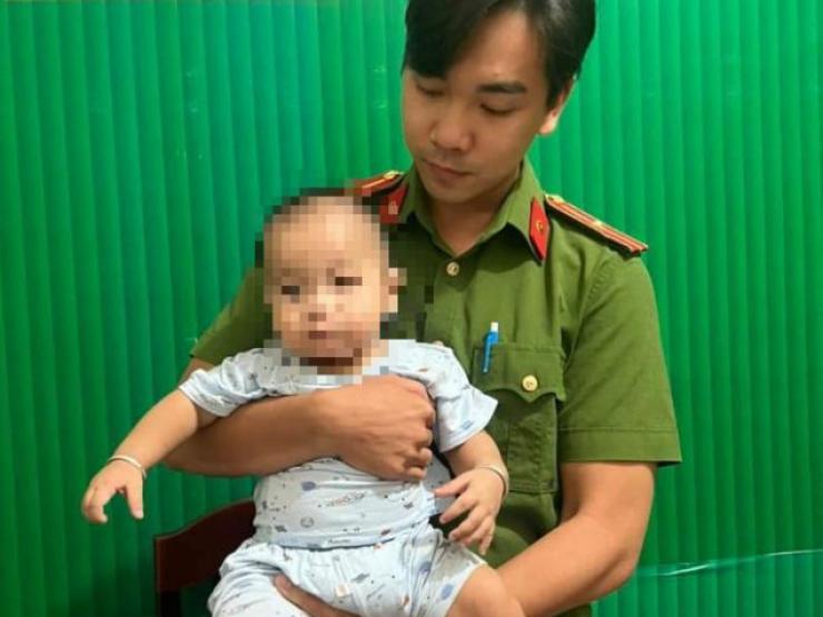 Tin tức trong ngày - Nghe tiếng khóc, tìm đến vườn cao su thấy bé gái chưa đầy tuổi nằm 1 mình