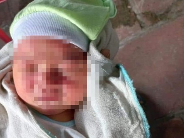 Hai người bịt mặt đi xe máy, bỏ rơi đứa trẻ sơ sinh ở cổng đền Hồng Sơn